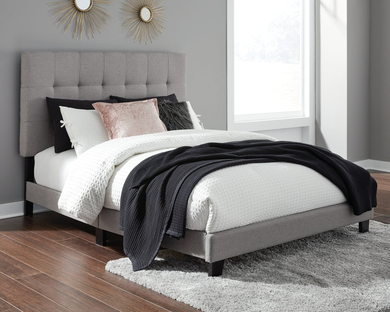 Adelloni Queen Upholstered Bed
