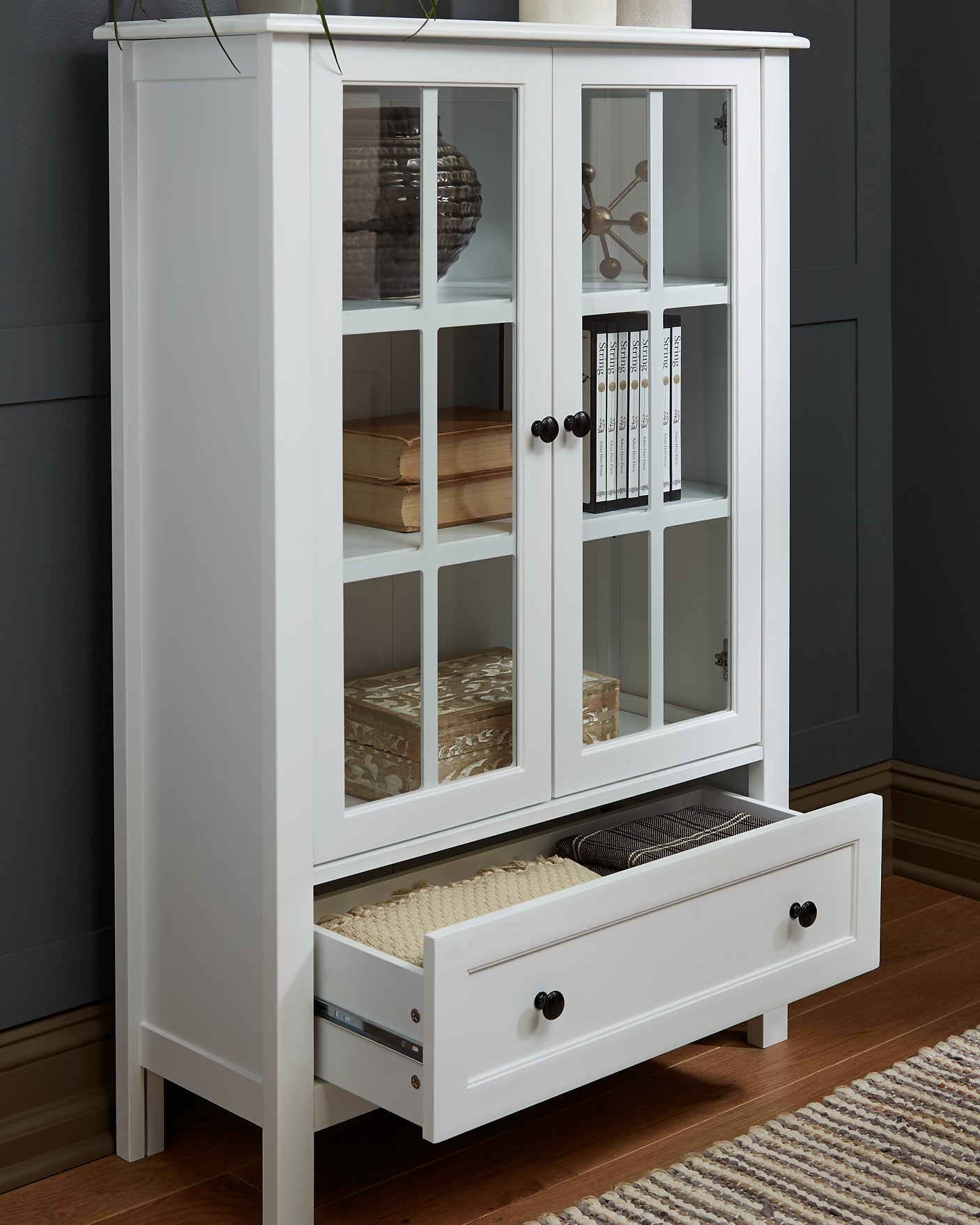 コーナーキャビネット　ガラス扉　COUNTRY FURNITURE ALANT ak0101_sku_bl.jpg
